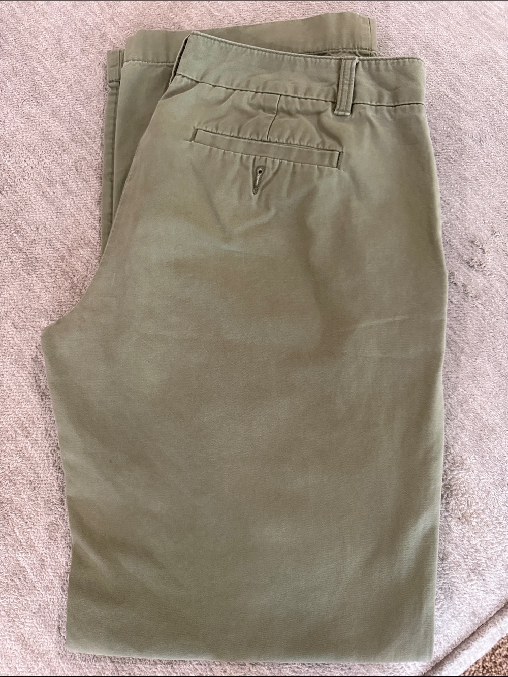 Women’s Size 8 GAP Olive Green Casual Chinos
